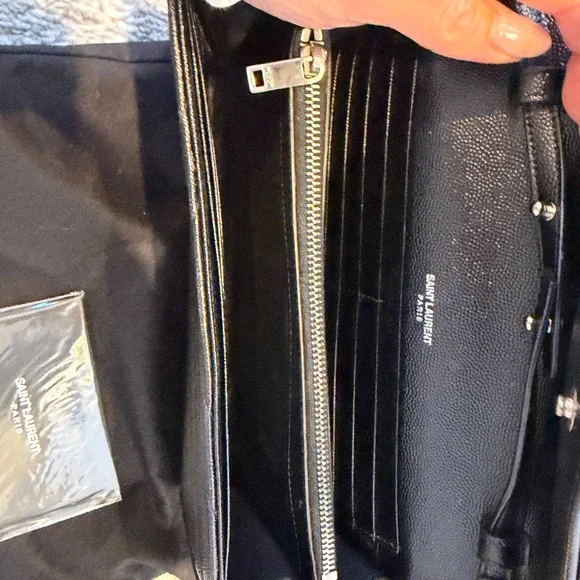 100% Authentic YSL CLASSIC CASSANDRE CHAIN WALLET IN GRAIN DE POUDRE LEATHER - Picture 5 of 9